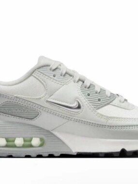 Nike Air Max 90 SE Molten Metal Womens Size 10 Sail Metallic Silver FN6948 100